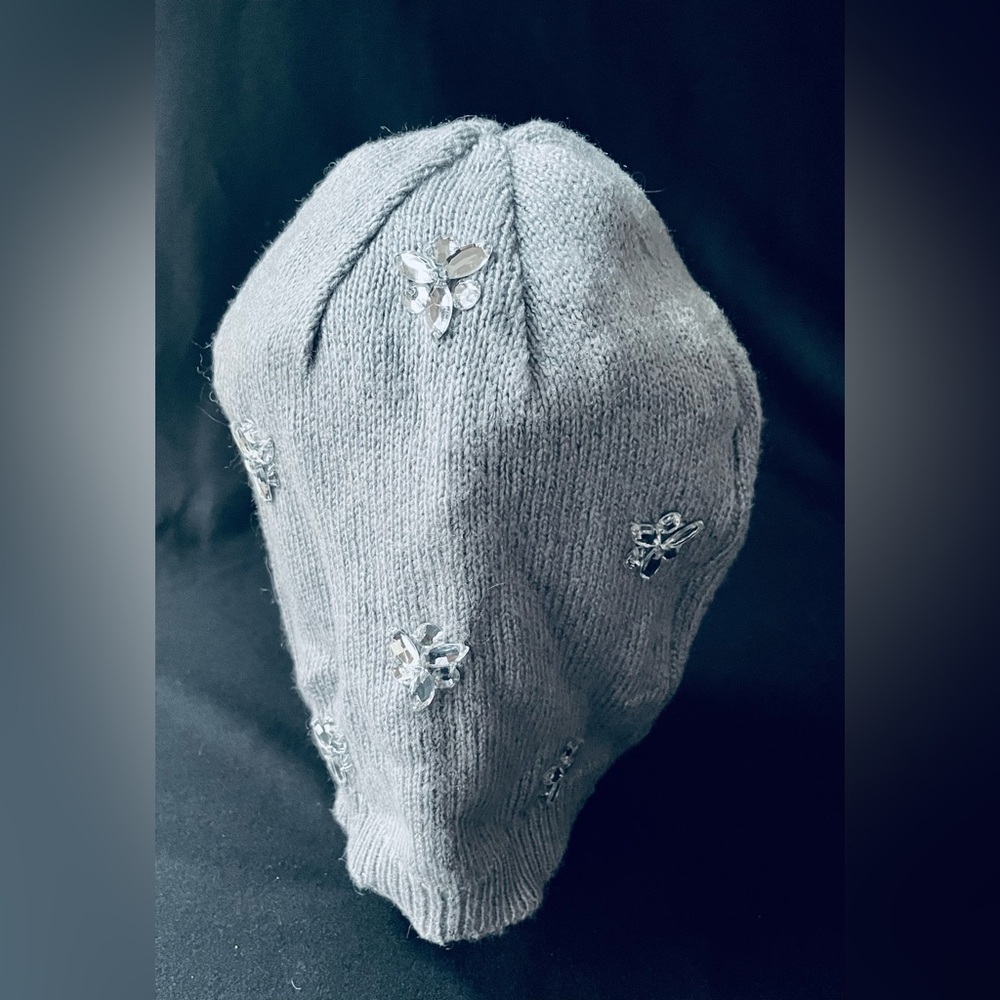 “Betsey Johnson” Gray Knit Beanie Hat.  EUC - Picture 5 of 7